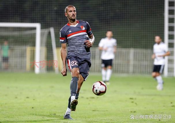 青岛球迷怒吼:海牛何时才能走出泥潭?