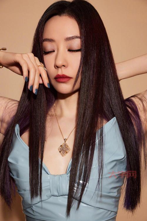 张靓颖广州演唱会：突破尺度，火辣造型，粉丝团必收藏的经典！