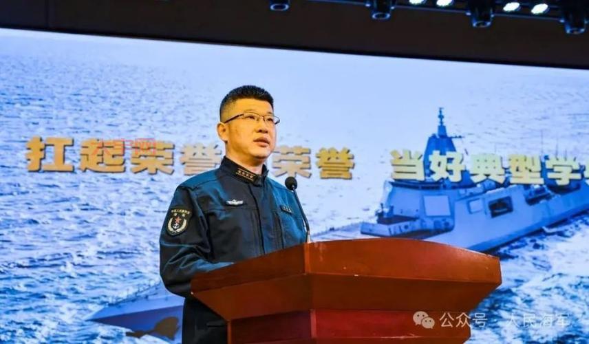 高岩松的奋斗故事：从海军舰艇兵到社会楷模的成长历程