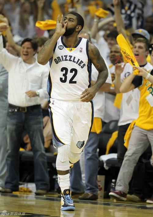 快船灰熊比赛最新战况，双方比分焦灼谁能胜出？