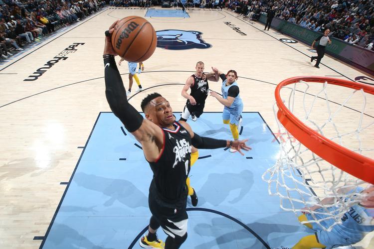 快船灰熊比赛最新战况，双方比分焦灼谁能胜出？