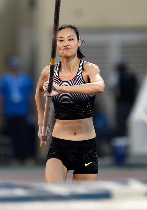 李玲撑杆跳比赛视频集锦，回顾精彩瞬间！