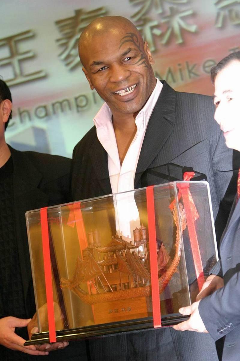 泰森霍利菲尔德当年有多火？看完你就知道了！