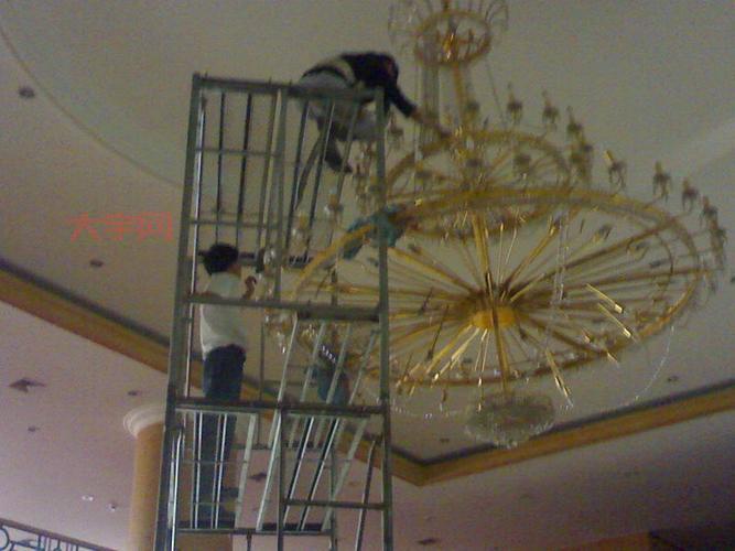 水晶灯清洗有啥技巧？保洁阿姨教你轻松搞定！