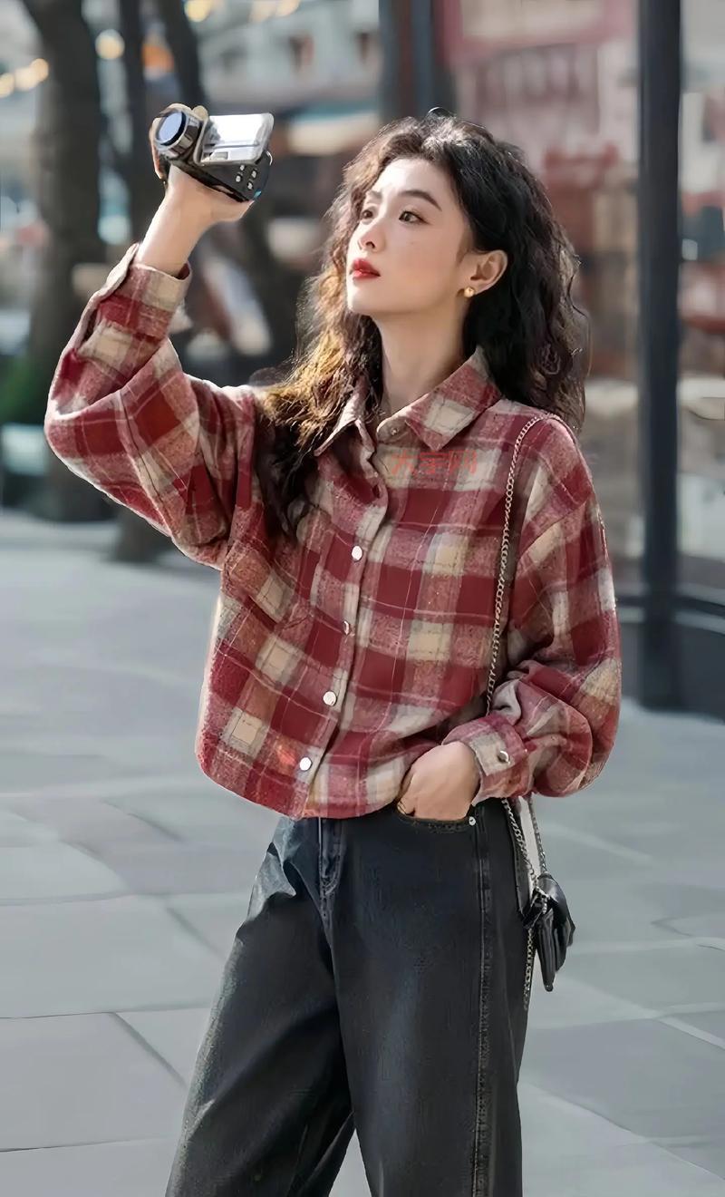 红格子衬衫怎么搭好看？这几种穿法时尚又吸睛！