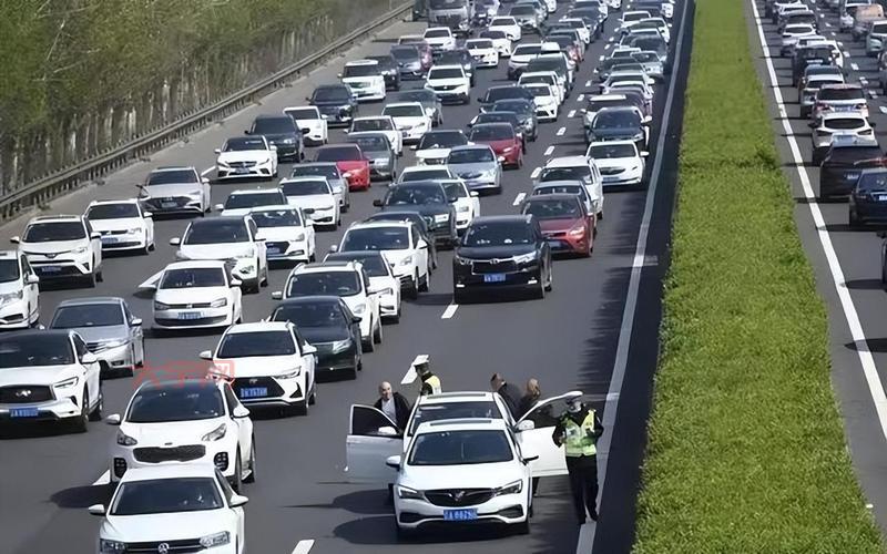 高速堵车如何避免？出行前必看，不再怕堵车！